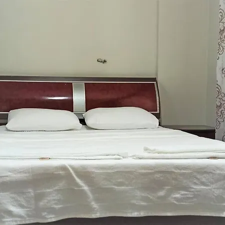Central 2 Bedroom House With A Lovely Terrace And A Calming View In Apartment *