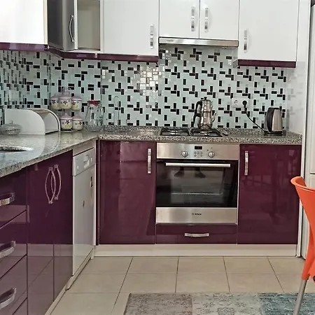 Central 2 Bedroom House With A Lovely Terrace And A Calming View In 公寓