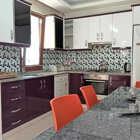 Central 2 Bedroom House With A Lovely Terrace And A Calming View In 公寓 *