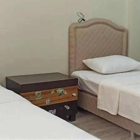 Central 2 Bedroom House With A Lovely Terrace And A Calming View In 公寓 *